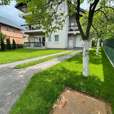 Kuca 6 Villa *