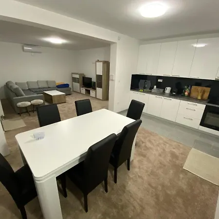 Villa Kuca 6 *