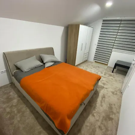 Kuca 6 Villa *